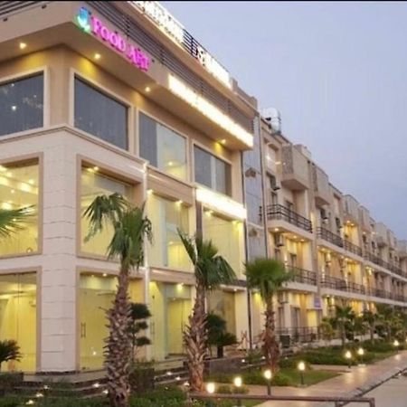 فندق Anandan Citrine Vrindāvan المظهر الخارجي الصورة